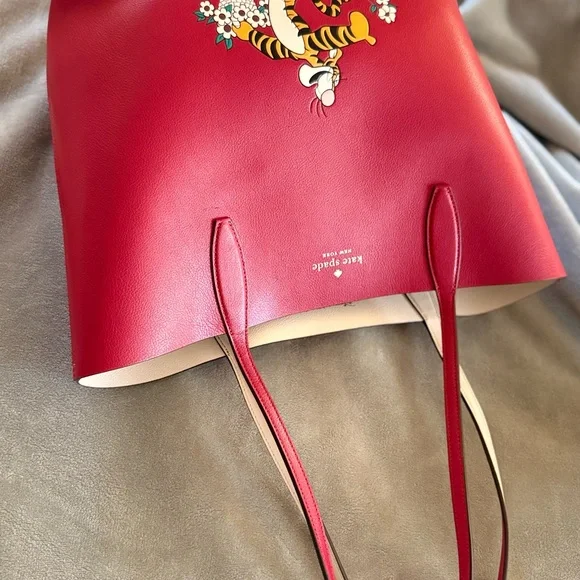 kate spade red tote with floral Tigger motif and cream wristlet - Picture 4 of 5